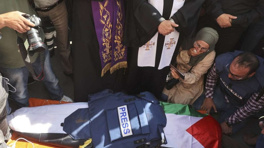 Sherines body draped in a Palestinian flag