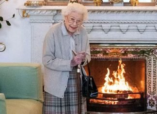 BREAKING NEWS: Queen under medical supervision as doctors are concerned for her health Queen Elizabeth